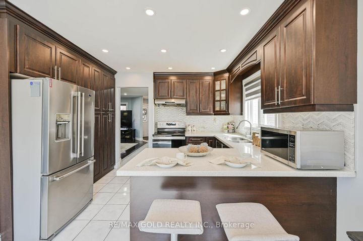 Photo 12 at 101 Beaconsfield Avenue, Fletcher's West, Brampton
