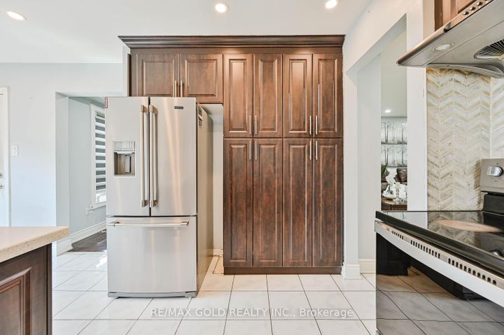 Photo 16 at 101 Beaconsfield Avenue, Fletcher's West, Brampton