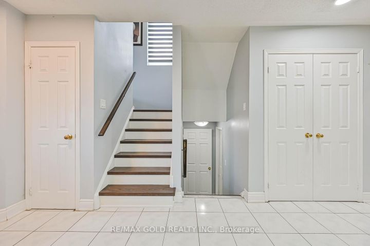 Photo 18 at 101 Beaconsfield Avenue, Fletcher's West, Brampton