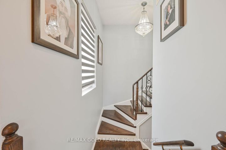 Photo 23 at 101 Beaconsfield Avenue, Fletcher's West, Brampton
