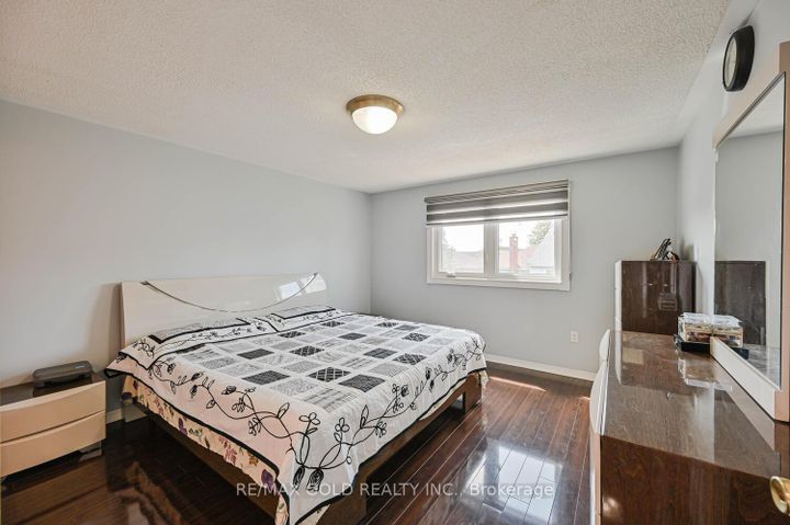 Photo 26 at 101 Beaconsfield Avenue, Fletcher's West, Brampton