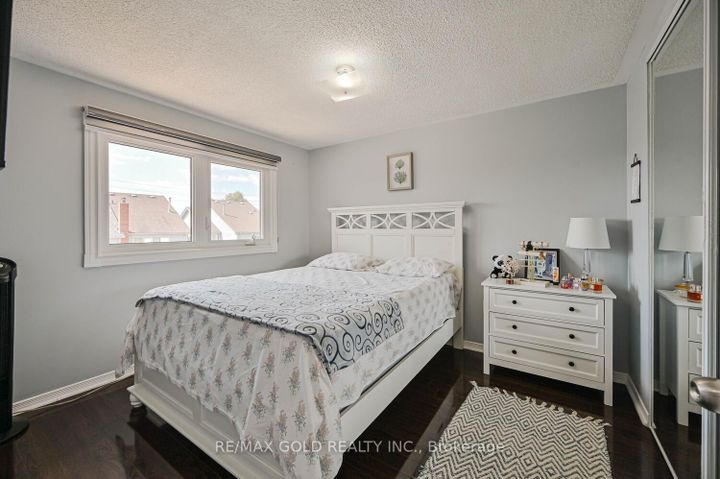 Photo 32 at 101 Beaconsfield Avenue, Fletcher's West, Brampton