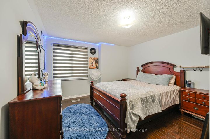 Photo 33 at 101 Beaconsfield Avenue, Fletcher's West, Brampton