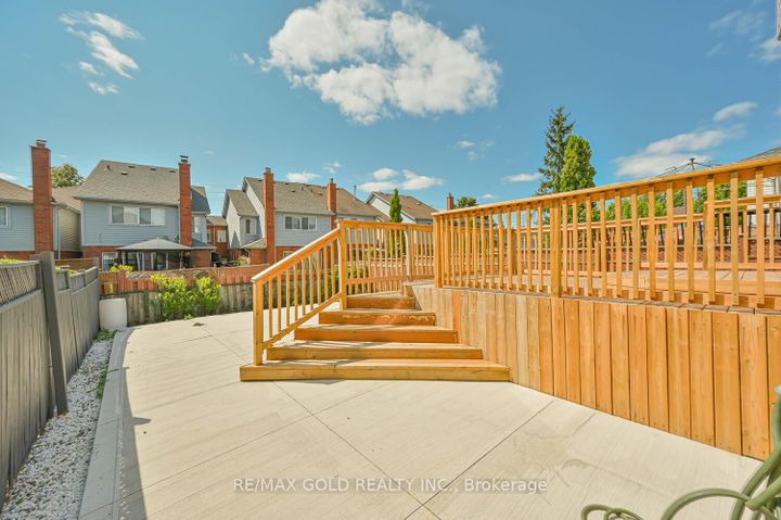 Photo 38 at 101 Beaconsfield Avenue, Fletcher's West, Brampton