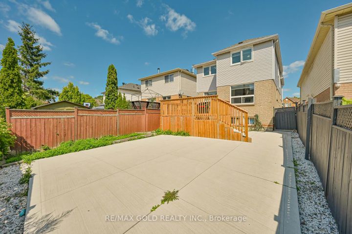 Photo 39 at 101 Beaconsfield Avenue, Fletcher's West, Brampton