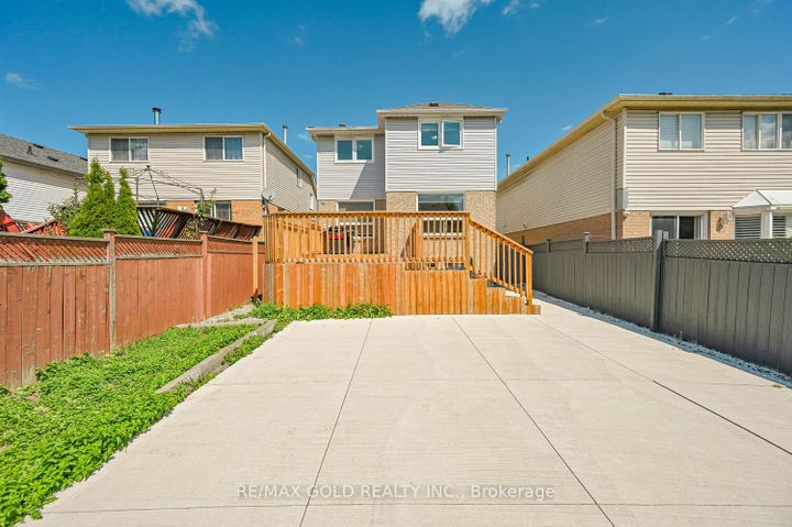 Photo 40 at 101 Beaconsfield Avenue, Fletcher's West, Brampton