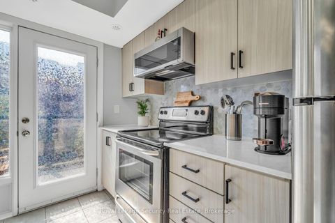Photo 15 at 61 - 2315 Sheppard Avenue W, Pelmo Park W5, Toronto