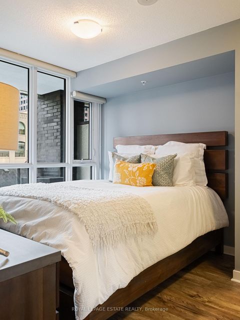 Photo 11 at 313 - 295 Adelaide Street W, Waterfront Communities C1, Toronto