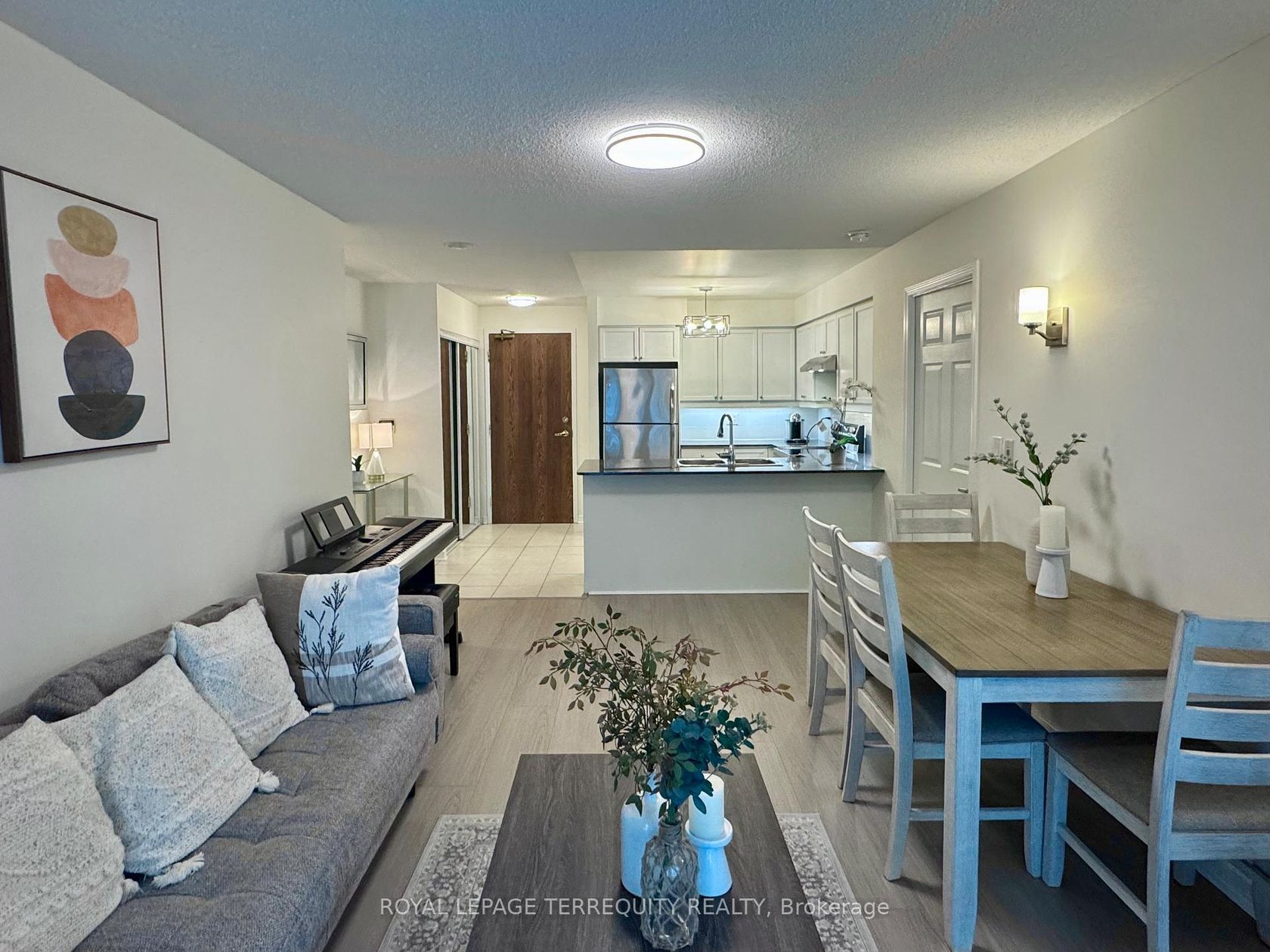 812 - 185 Oneida Crescent, Langstaff, Richmond Hill 