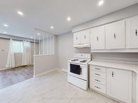 Photo 9 at 22 - 341 Military Trail, Morningside, Toronto