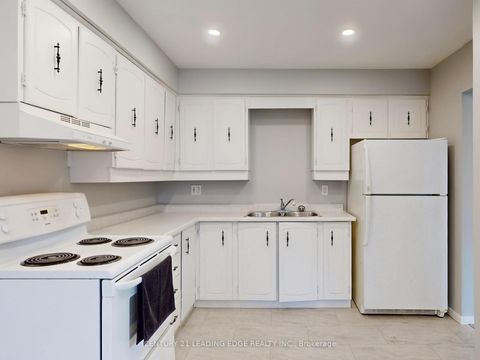 Photo 10 at 22 - 341 Military Trail, Morningside, Toronto