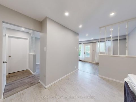 Photo 11 at 22 - 341 Military Trail, Morningside, Toronto