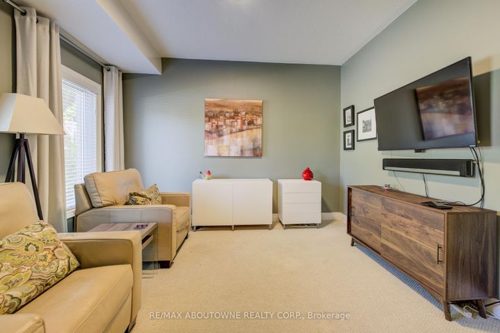 Photo 3 at 7 - 44 Flamboro Street, Waterdown, Hamilton