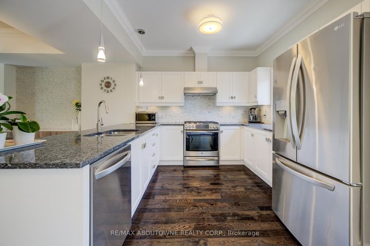 Photo 7 at 7 - 44 Flamboro Street, Waterdown, Hamilton