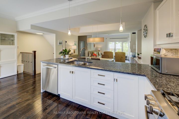 Photo 8 at 7 - 44 Flamboro Street, Waterdown, Hamilton