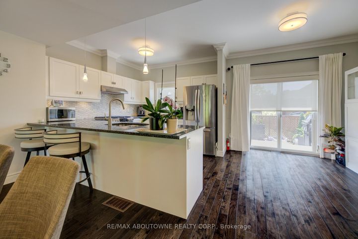 Photo 9 at 7 - 44 Flamboro Street, Waterdown, Hamilton