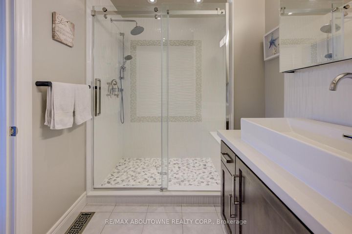 Photo 26 at 7 - 44 Flamboro Street, Waterdown, Hamilton