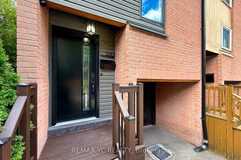 Photo 3 at 242 Milan Street, Moss Park, Toronto