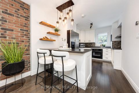 Photo 6 at 242 Milan Street, Moss Park, Toronto