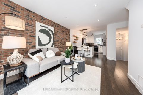 Photo 12 at 242 Milan Street, Moss Park, Toronto