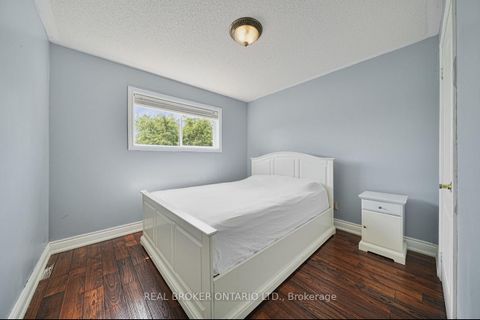 Photo 17 at 39 Woodroof Crescent, Bayview Wellington, Aurora
