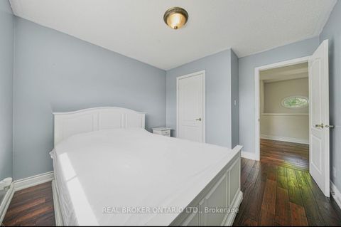 Photo 18 at 39 Woodroof Crescent, Bayview Wellington, Aurora