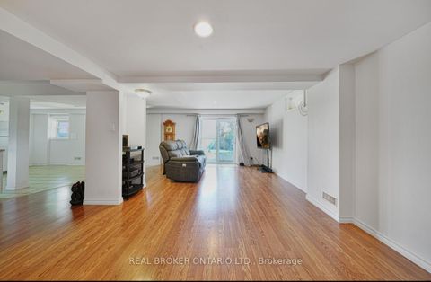 Photo 31 at 39 Woodroof Crescent, Bayview Wellington, Aurora