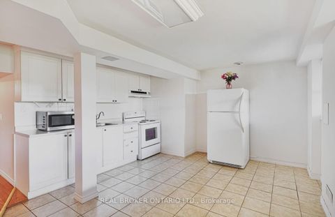Photo 34 at 39 Woodroof Crescent, Bayview Wellington, Aurora