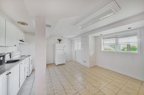 Photo 35 at 39 Woodroof Crescent, Bayview Wellington, Aurora