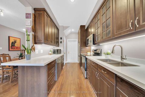 Photo 16 at 41 - 300 Ravineview Way, WC Wedgewood Creek, Oakville