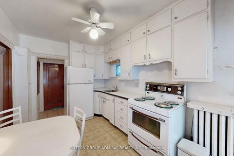 Photo 6 at 1 Valleyview Gardens, Lambton Baby Point, Toronto