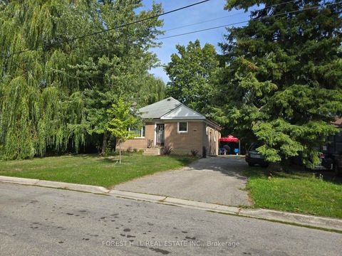 Photo 1 at 3 Lister Drive, Newtonbrook West, Toronto