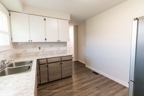 Photo 4 at 365 Sandhurst Drive, WO West, Oakville