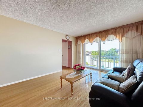 Photo 7 at 20 Terra Road, East Woodbridge, Vaughan