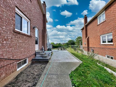 Photo 31 at 20 Terra Road, East Woodbridge, Vaughan