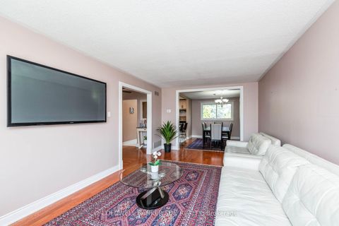 Photo 4 at 2483 Yarmouth Crescent, WO West, Oakville