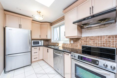 Photo 10 at 2483 Yarmouth Crescent, WO West, Oakville