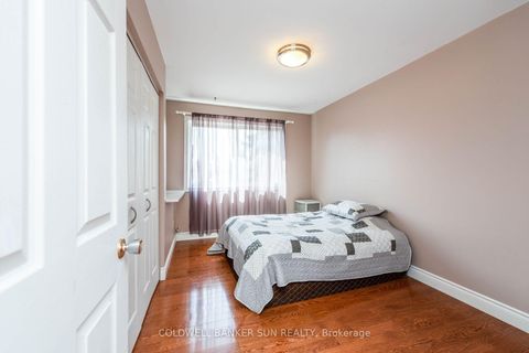 Photo 12 at 2483 Yarmouth Crescent, WO West, Oakville