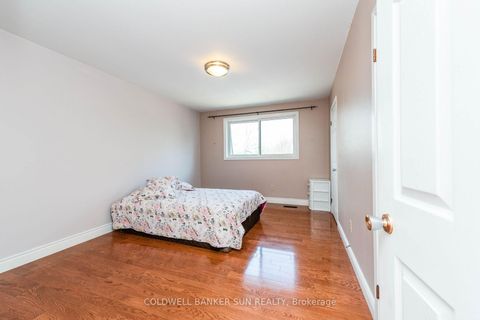 Photo 16 at 2483 Yarmouth Crescent, WO West, Oakville