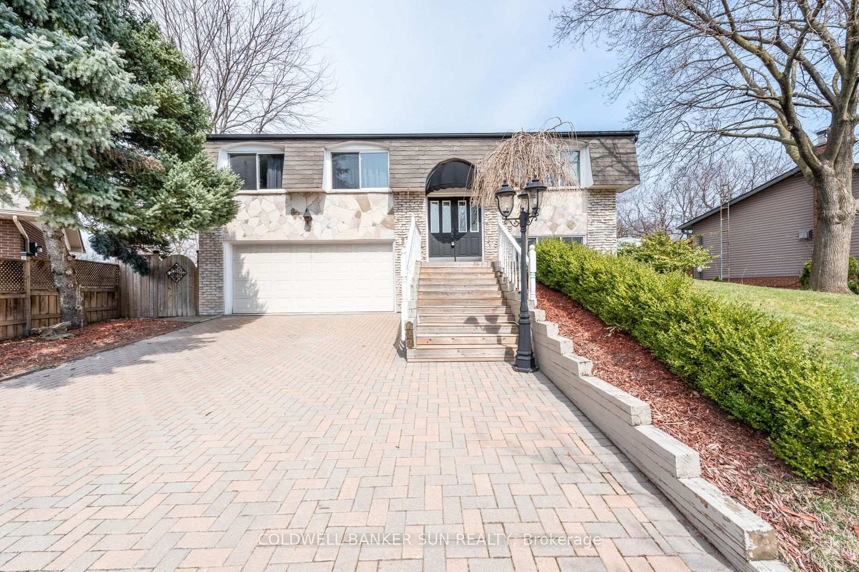 2483 Yarmouth Crescent, WO West, Oakville 