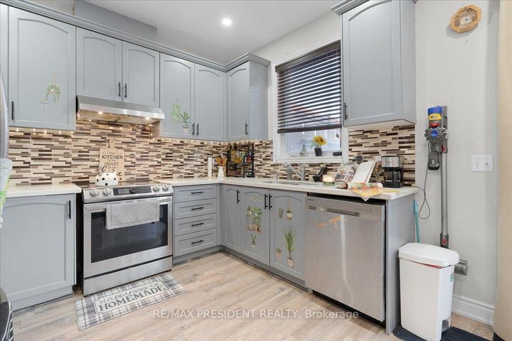 Photo 13 at 56 Natronia Trail, Bram East, Brampton