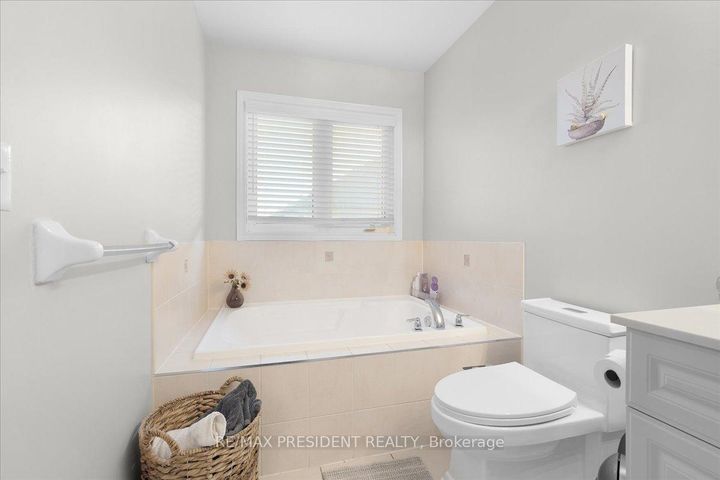 Photo 22 at 56 Natronia Trail, Bram East, Brampton