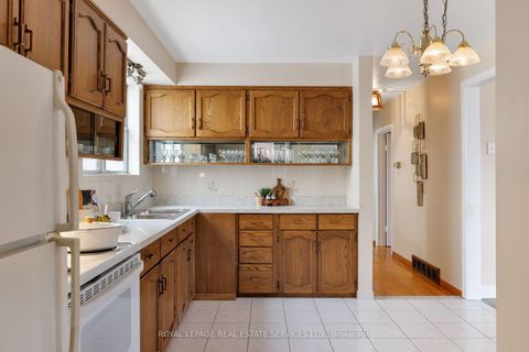 Photo 13 at 339 Woodale Avenue, WO West, Oakville