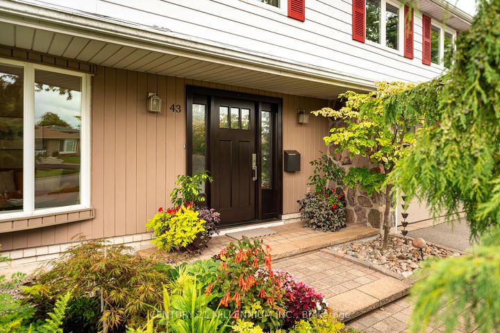 Photo 3 at 43 Erindale Crescent, Brampton East, Brampton