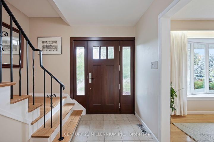 Photo 4 at 43 Erindale Crescent, Brampton East, Brampton