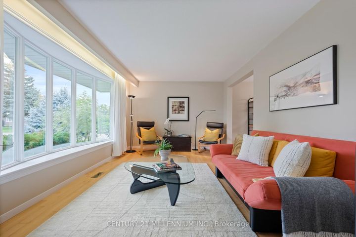 Photo 5 at 43 Erindale Crescent, Brampton East, Brampton