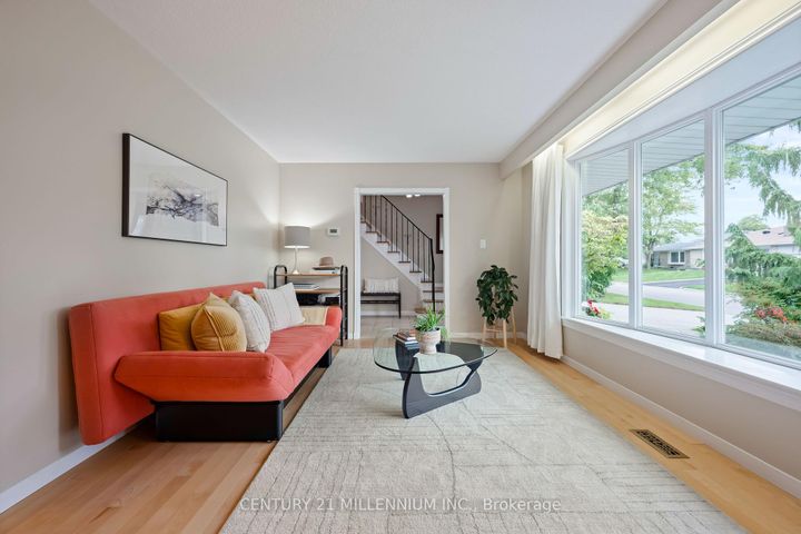 Photo 7 at 43 Erindale Crescent, Brampton East, Brampton