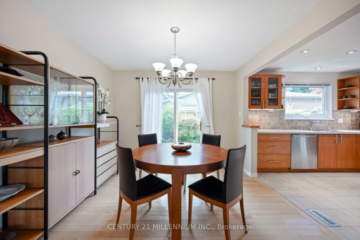 Photo 8 at 43 Erindale Crescent, Brampton East, Brampton