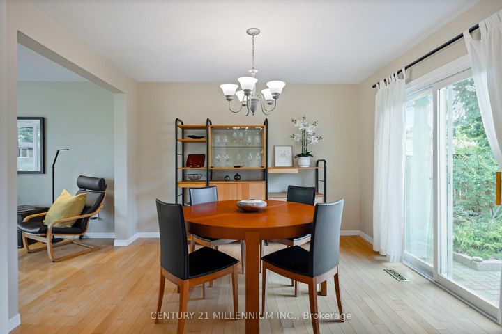 Photo 9 at 43 Erindale Crescent, Brampton East, Brampton