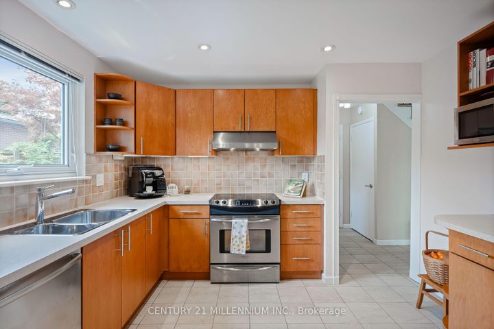 Photo 10 at 43 Erindale Crescent, Brampton East, Brampton